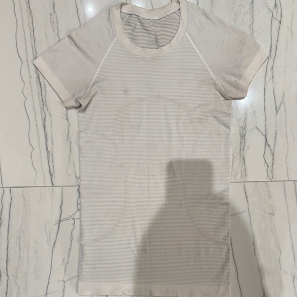 Lululemon Athletica- White Swiftly Tech 2.0 Short Sleeve Tee - US 2 - Picture 1 of 10